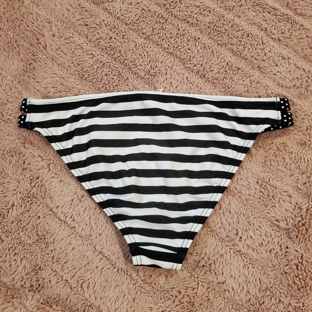 Super cute bikini bottom - Picture 6 of 8